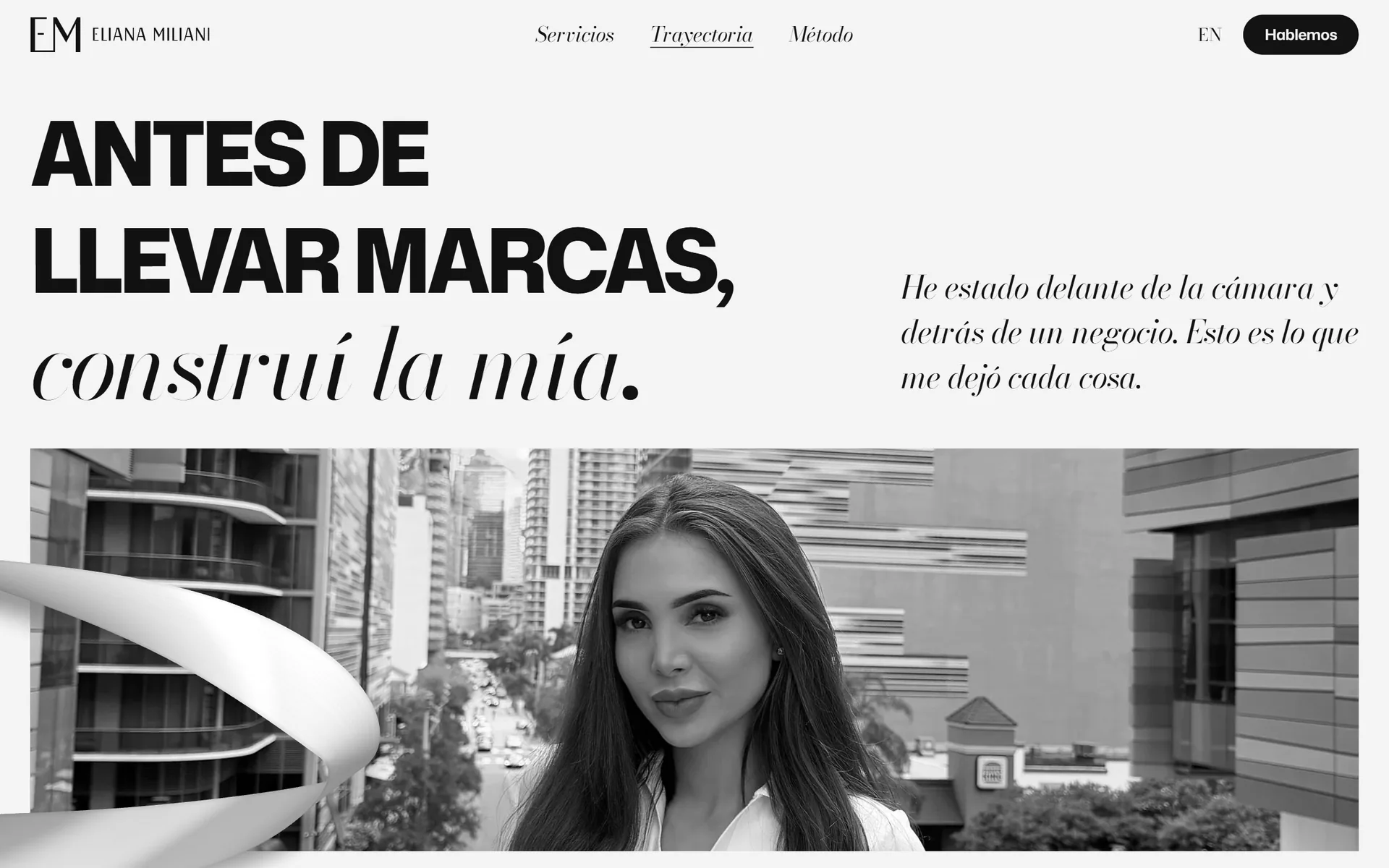 Background page: Antes de llevar marcas, construí la mía (before running brands, I built my own), over one long picture of her in front of the city.
