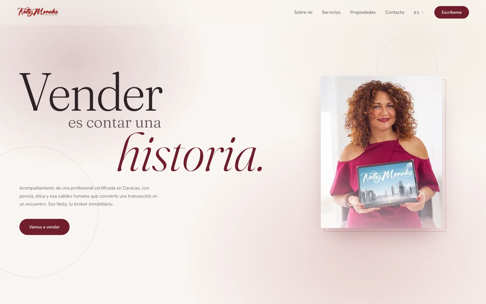 Nelly Morales home page, in Spanish. The headline reads: Vender es contar una historia (to sell is to tell a story), beside her portrait.